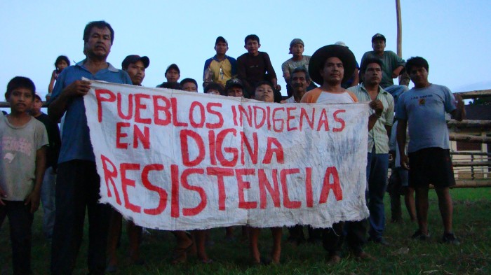 Comunidades del TIPNIS en Digna Resistencia a la “consulta” y al proyecto carretero por medio de su territorio en 2012 (Foto: Chaski Clandestino)